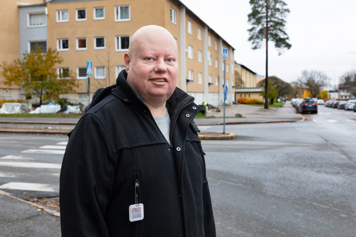 Petteri Auvisen mielessä demareissa on monenlaista suhtautumista uskontoon ja kirkkoon. Hän toivoo, että kirkko ottaisi kantaa myös yhteiskunnallisiin teemoihin.
