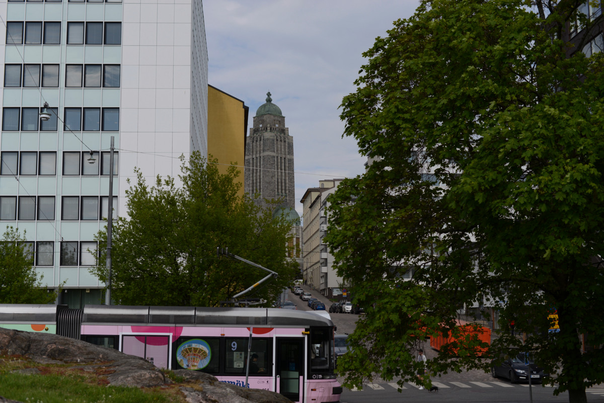 Kalliossa asuu paljon nuoria aikuisia ja muuttoliike on vilkasta. Kallion seurakuntaneuvostossa tehtiin aloite, jonka mukaan luottamushenkilöpaikkaa ei tarvitsisi menettää kaupungin sisäisen muuton vuoksi.