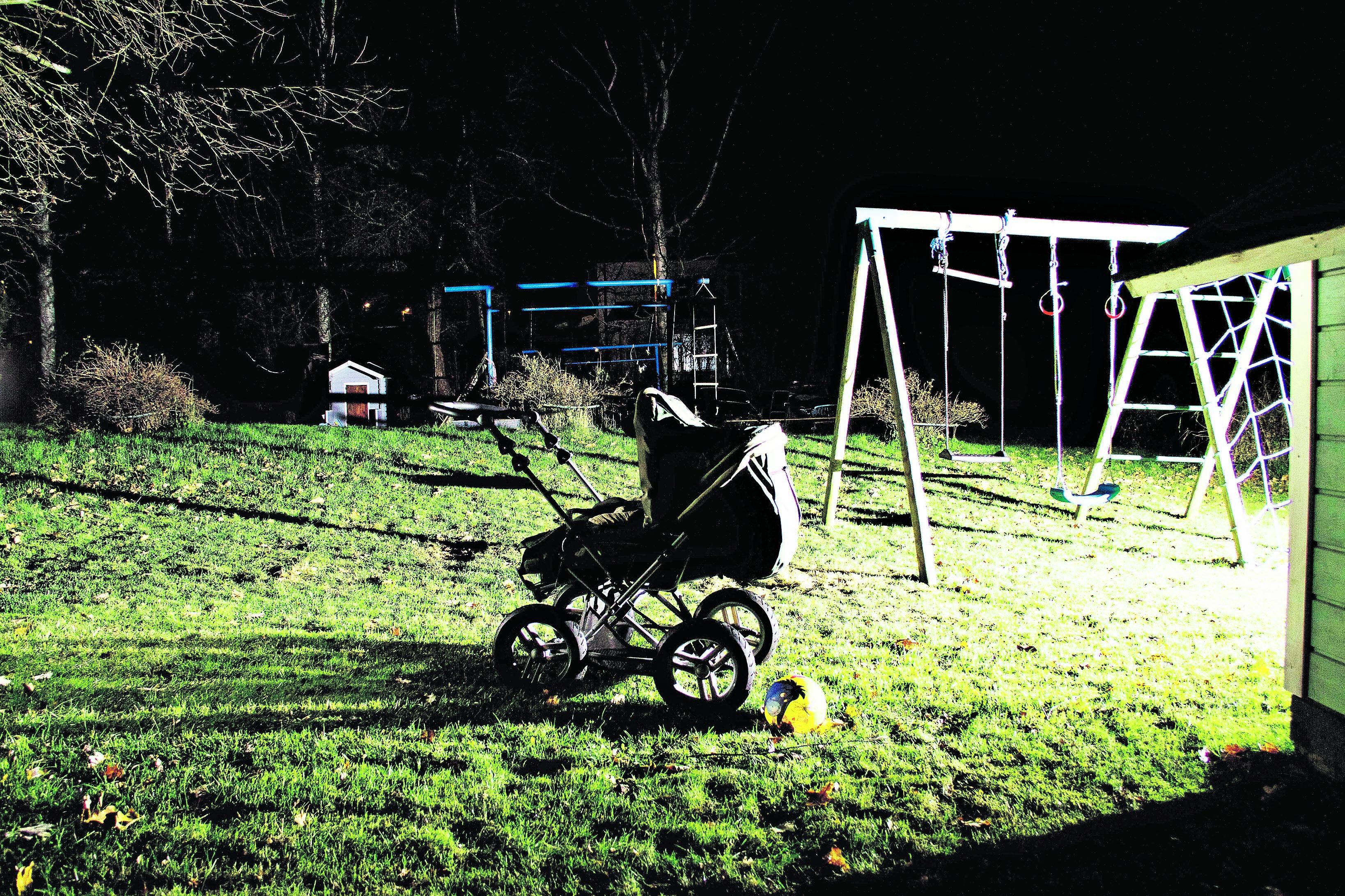 Hiljainen suru. Lapsen menettäminen ja oman lapsen kaipuu ovat asioita, joista monen on vaikea puhua. Tyhjän sylin messuun voi tulla hakemaan lohtua myös menetetyn isänpäivän murheeseen.