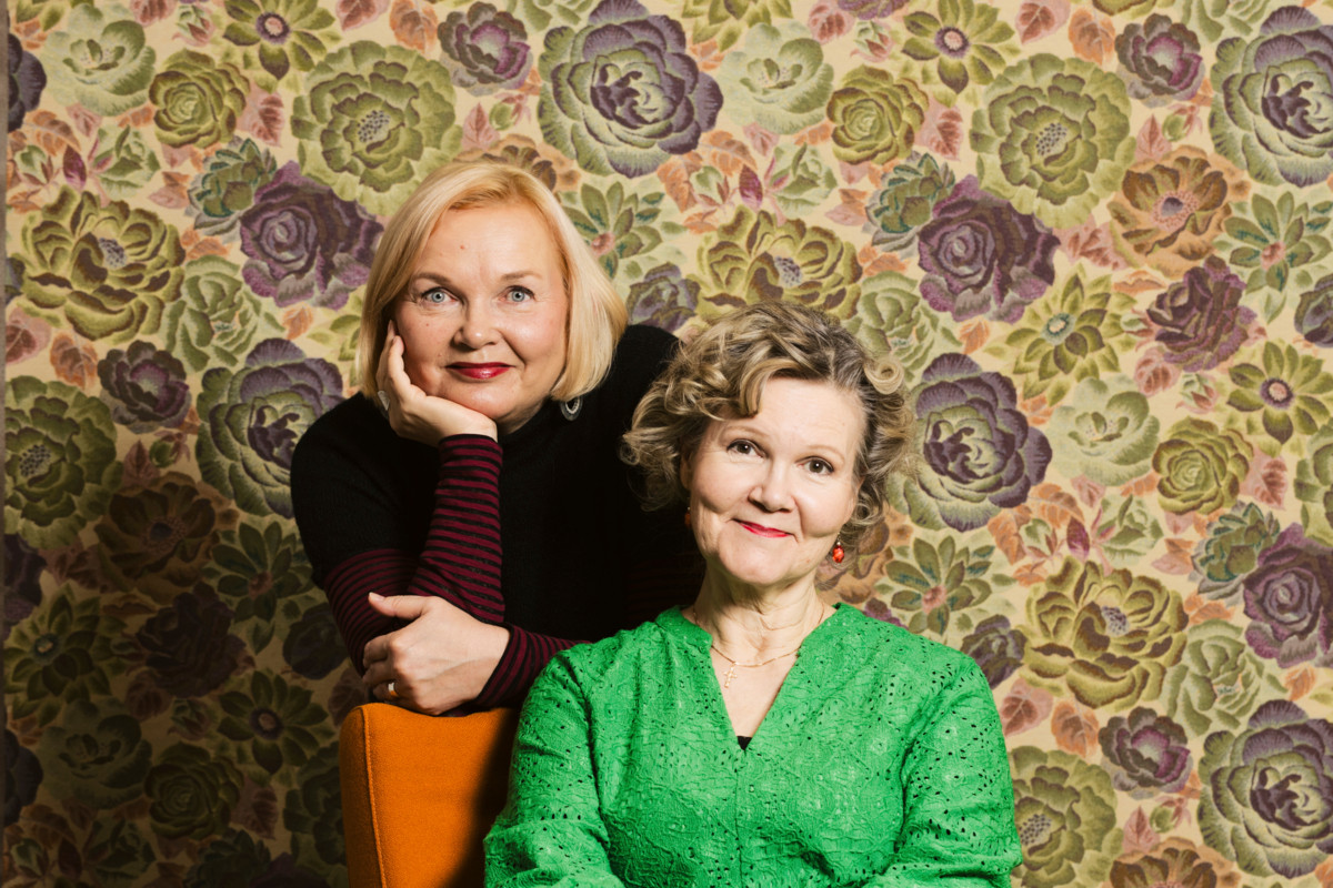 Perheneuvojat Elisabeth Falck ja Paula Maria Mäkelä ovat Aikuinen parisuhde ja muutoksen myönteinen voima -kirjan kirjoittajia. 