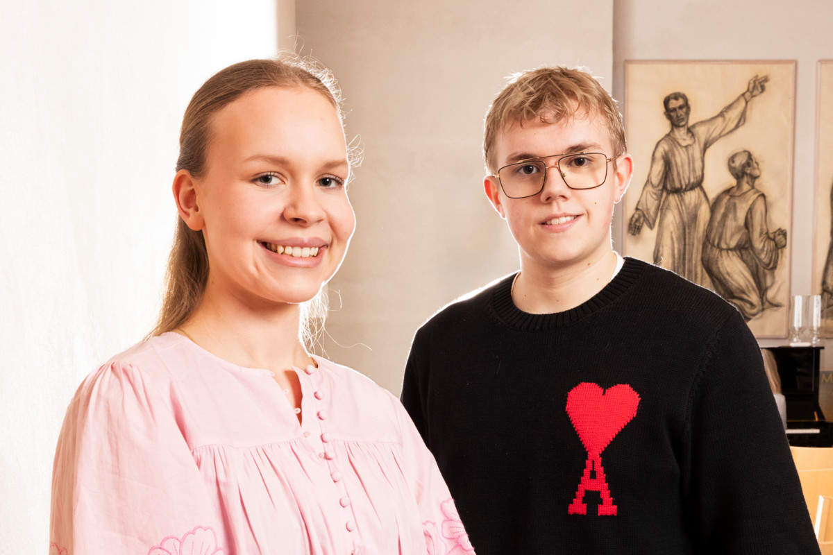 Sara Sillanpää ja Noa Pohjasmäki aloittivat musiikkiharrastuksen samassa vauvamuskarissa. He ovat Välke-kuoron pitkäaikaisia jäseniä.