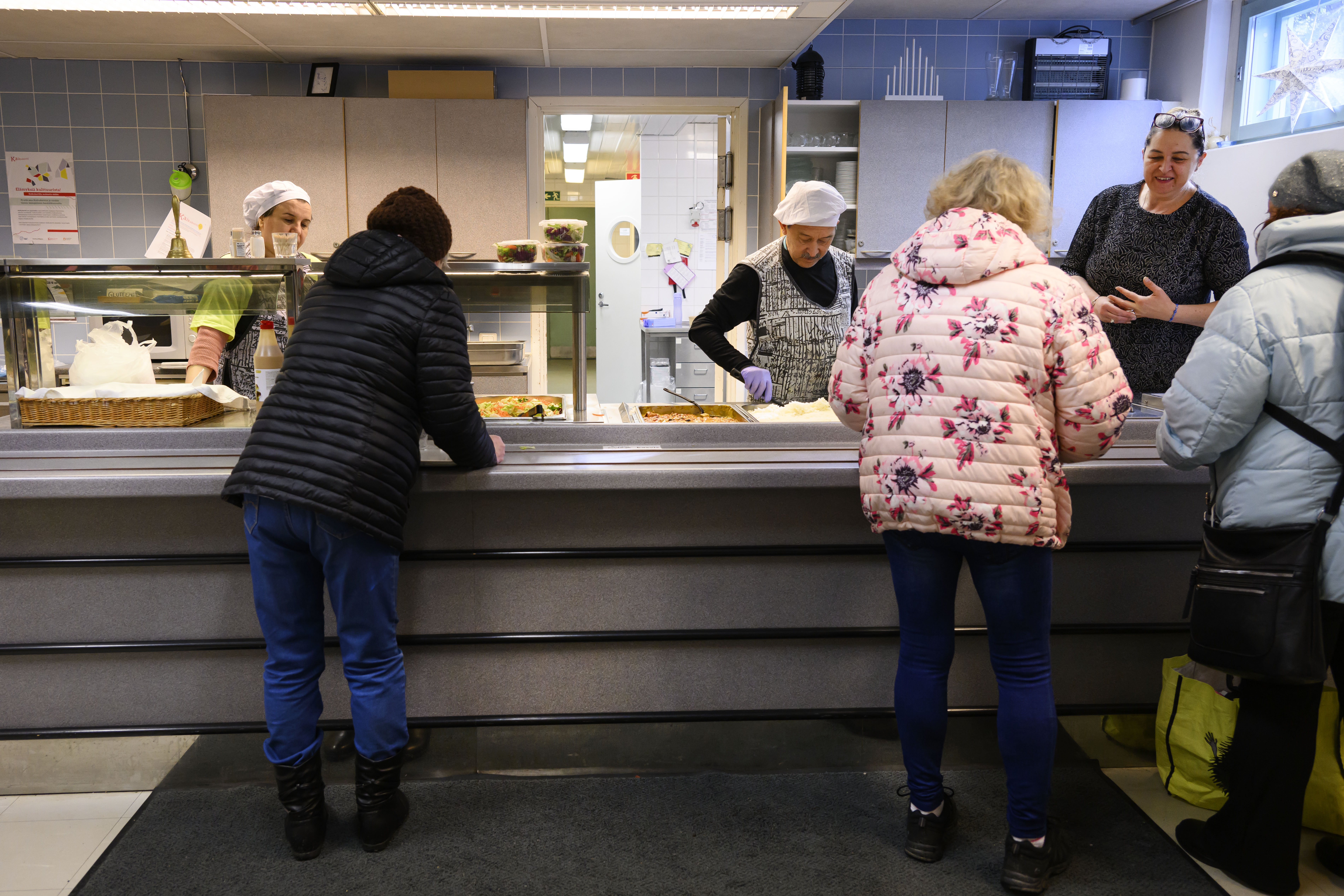 Samaan aikaan hävikkiruoan jaon kanssa on auki lounasbuffet. Monipuolinen lounas maksaa kolme euroa.