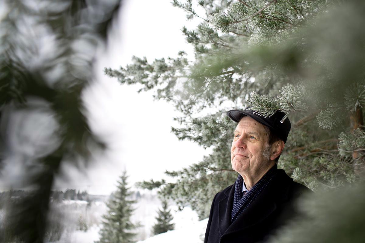 Epävarmoja vaihtoehtoja. Markku Ojasen mukaan sekä kristinusko että ateismi pyrkivät antamaan maailmalle tolkun.
