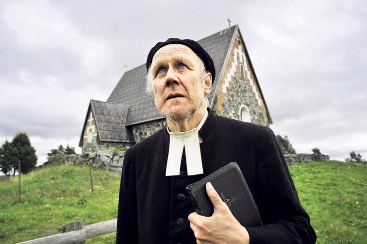 Hyvä sulattaa. Klaus Härö kuvaa hurskaan ihmisen uskoa hyvään. Pappi Jaakob rakentaa hyvyytensä Jumalansa varaan. Heikki Nousiainen teki hienon roolityön sokeana pappi Jaakobina. 