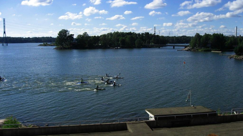 Viileä tapa liikkua. Seija Korpela kuvasi melojat Soutustadionilla 14.7.