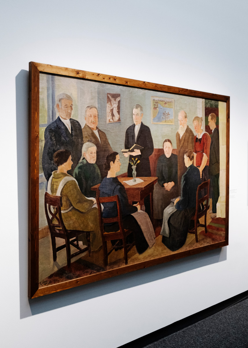 Hartaushetki Alaviitalassa vuodelta 1924. Sinipukuinen nainen etualalla on taiteilijan vaimo Saima. Alaviitala oli Saiman kotitila.