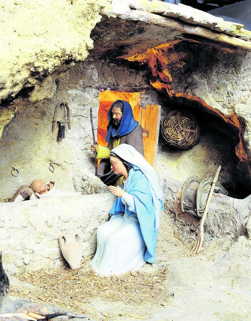 Paikalla. Joosef valvoo seimiasetelmassa. Kuva: Vanadia Roperto Nativita, Italialaiset jouluseimet -näyttely