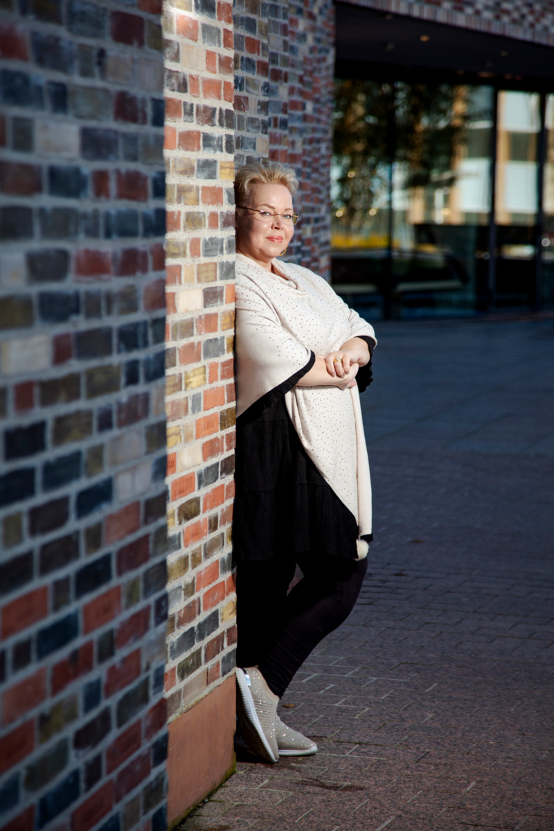 Johanna Rusanen-Kartano esittää konsertissa Paavo Ruotsalaisen vaimoa Riitta Ruotsalaista.