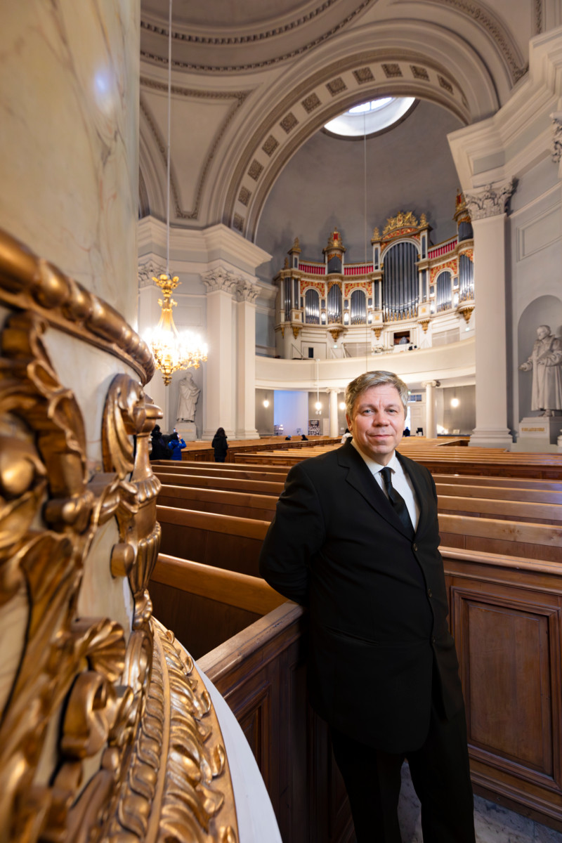 Juha Tarvainen on työskennellyt aiemmin ylivahtimestarina Kirkkonummella. Itsenäisyyspäivä on usein mennyt töissä, mutta illalla ehtii juhlistaa päivää myös perheen kesken.