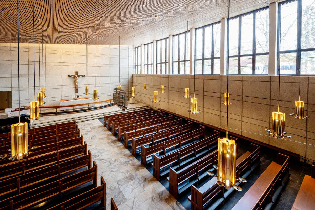 Katolinen Pyhän Henrikin seurakunta saa käyttöönsä Lauttasaaren kirkon yhteydessä toimivan S:t Jacobs kyrkan. 