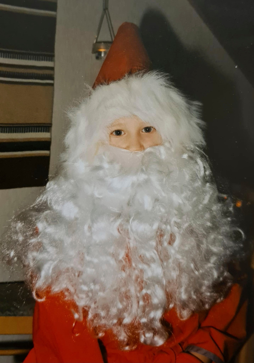 Eräänä jouluna Anniina Valtonen yllätti äitinsä ja veljensä olemalla joulupukki. 