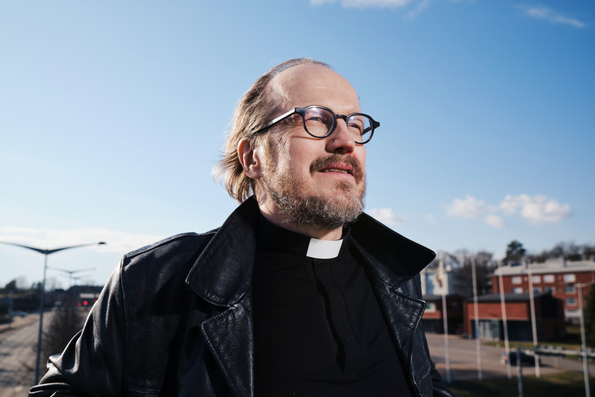 ”Pappina olemisessani on nyt lepoa, jota siinä ei ennen ollut”, Kai Sadinmaa sanoo. Kuva: Heikki Nenonen.