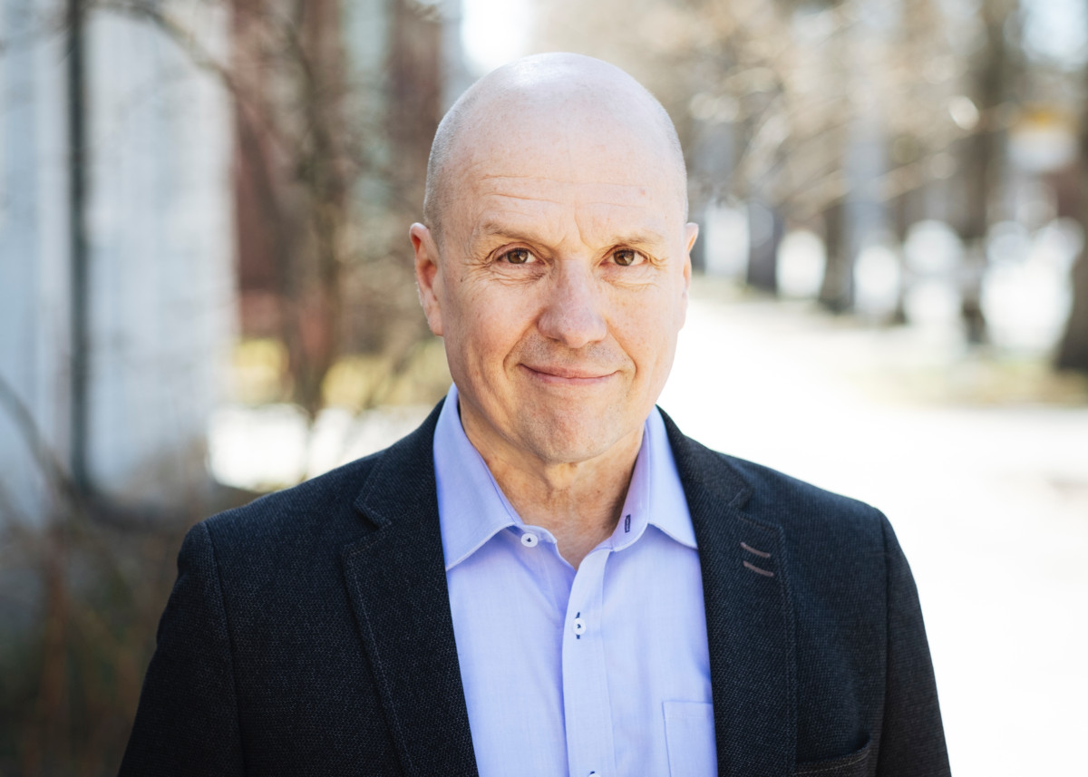 Jyri Komulaisen mukaan kristinuskossa on yhteiskunnallista muutosvoimaa. Se näkyy erityisesti globaalissa etelässä.