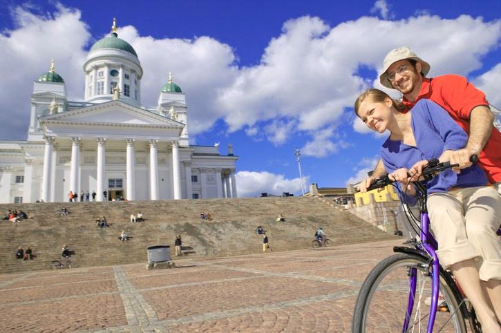 Helsingissä naiset kuuluvat kirkkoon miehiä todennäköisemmin. Alle 18-vuotiaissa miespuolisia jäseniä on enemmän. Kuva: Thinkstockphotos