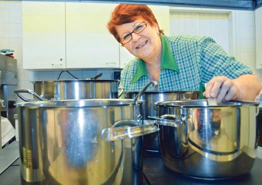 – Tervetuloa kirkolle syömään, toivottaa emäntä Ritva Laine.