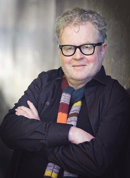 Asser Korhosen romaanissa saarnaajan pojan pitää olla mallina muille.