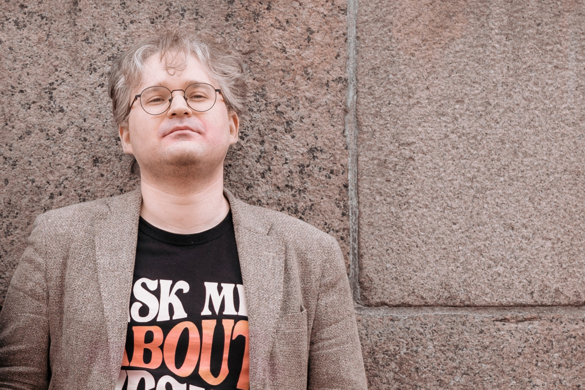 ”Tajusin, etteivät muutkaan täällä usko keskenään samalla tavalla, ja jokaisen polku on omanlaisensa”, Sam Hardwck sanoo.