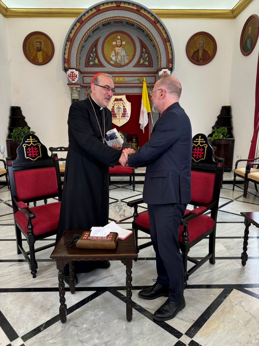 Dokumenttisarjassa tavataan Jerusalemin latinalainen patriarkka, kardinaali Pierbattista Pizzaballa OFM. Lyhenne nimen perässä viittaa fransiskaanien veljeskuntaan. 