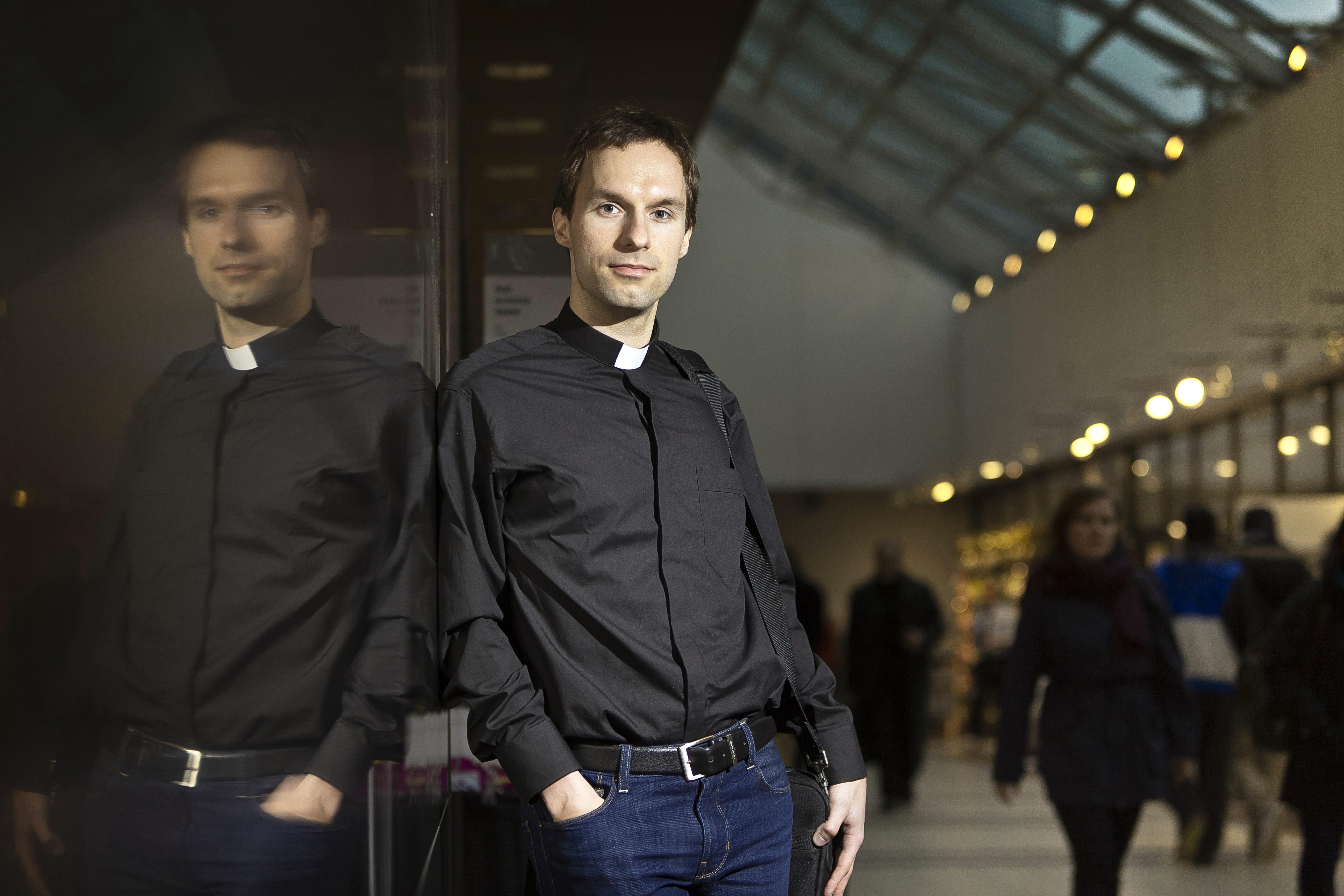 Pastori Vilppu Huomo on tottunut nettikeskustelija ja chattaaja. Kuva: Jukka Granström