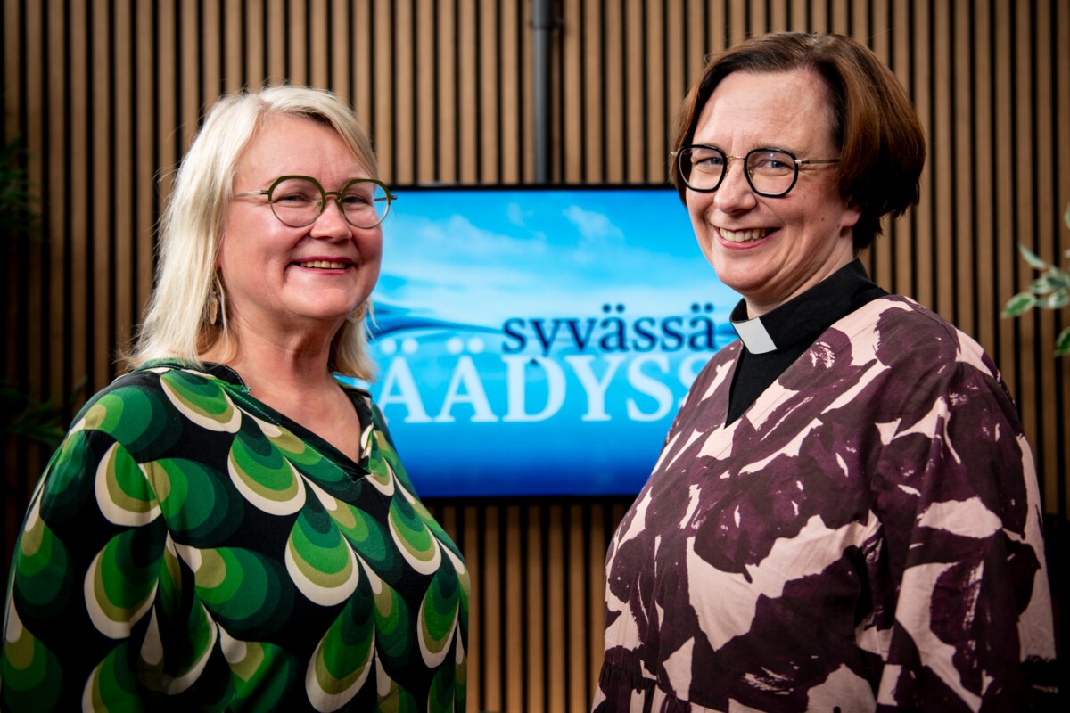 Annmari Salmela ja Riikka Reina kehottavat ihmisiä äänestämään. Seurakuntavaalien ennakkoäänestys on 3.–7. marraskuuta, varsinainen vaalipäivä on sunnuntai 15.11.2026. 