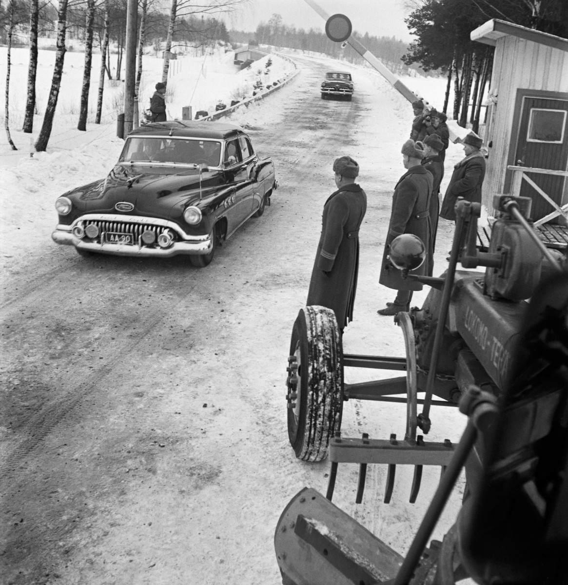 Pääministeri Urho Kekkonen vieraili Porkkalaniemellä 24.1.1956. Tämä tapahtui muutama päivä ennen Porkkalan vuokra-alueen virallista luovutusta takaisin Suomelle.