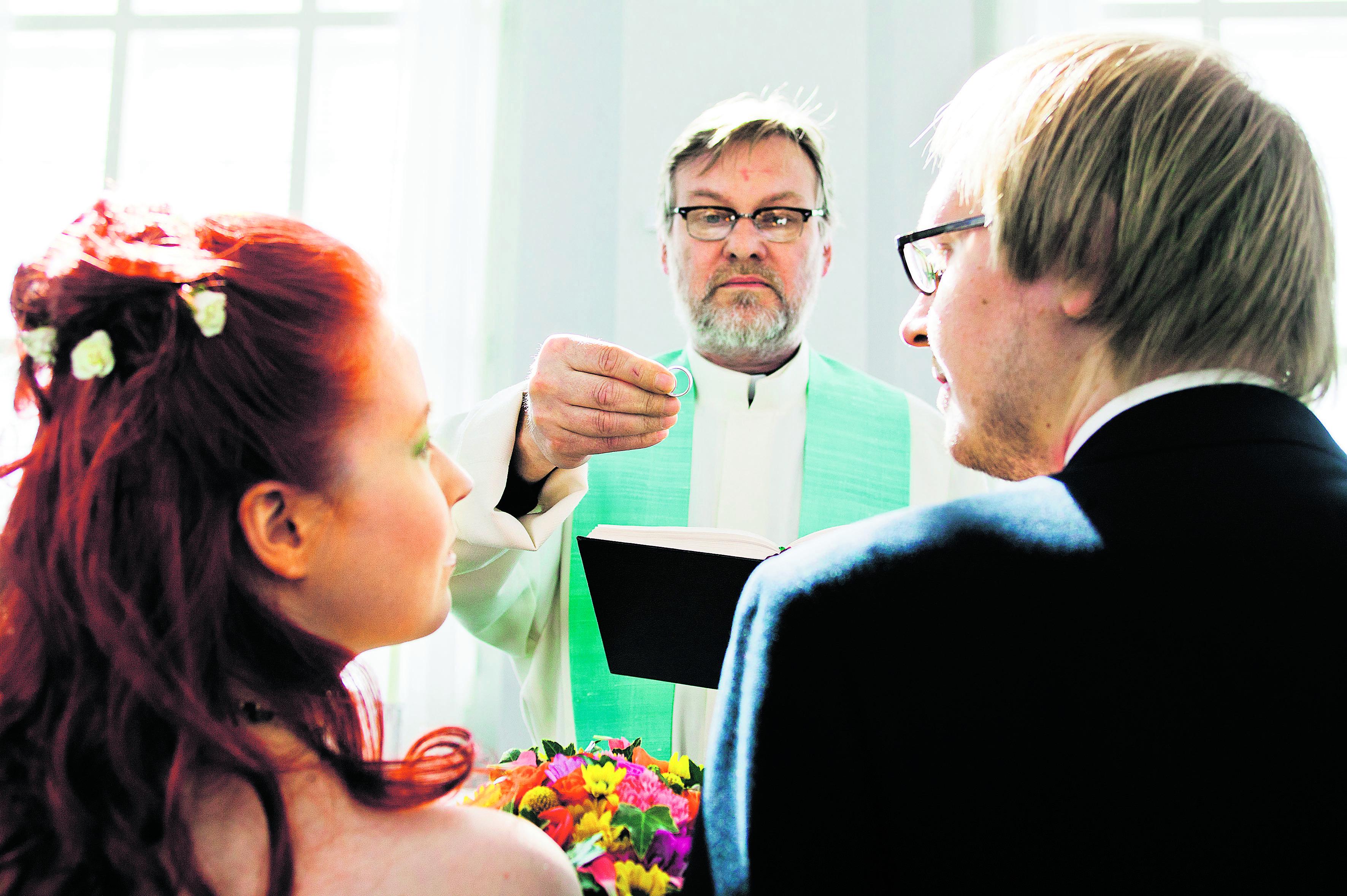 Tahdon, tahdon, tahdon, tahdon, tahdon. Yleisenä vihkipäivänä pääsee mutkattomasti naimisiin Kampin kappelissa, Kannelmäen kirkossa, Kannelmäen Prismassa, Puotilan kappelissa ja Pääpostitalolla.
