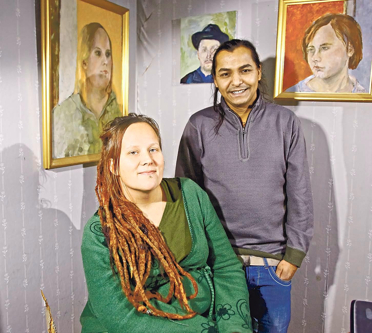 Anni ja Kishan Gaine tapasivat Nepalissa Kathmandun slummissa. Vantaalla he asuvat Annin lapsuudenkodissa. 
