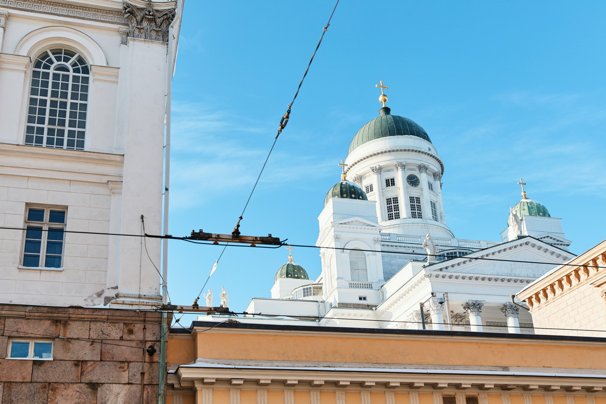 Tuomiokirkkoseurakunnan kirkkoherralta edellytetään muun muassa kokemusta ja taitoa suuren seurakunnan johtamisesta, mukaan lukien henkilöstö- ja taloushallinto.