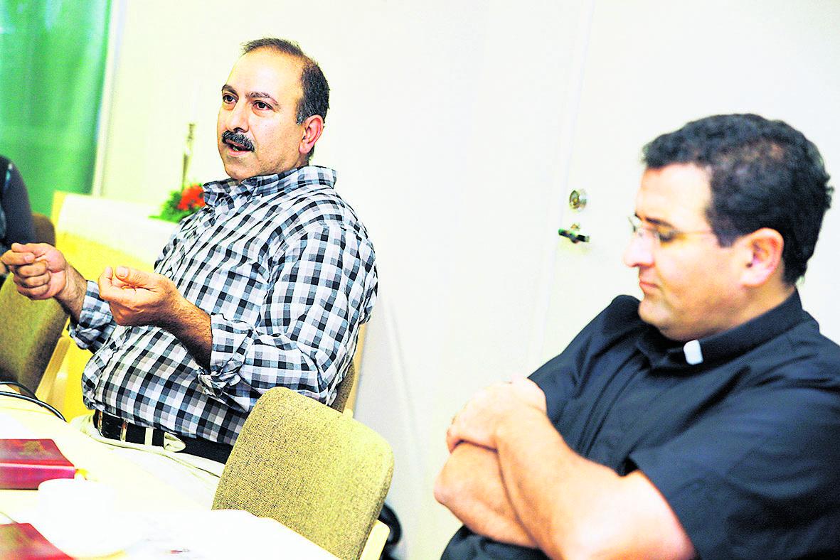 Onko toivoa? Haitham Hannan (vas.) mukaan on vaikea uskoa rauhaan Palestiinassa. Ramez Ansara on toiveikkaampi.