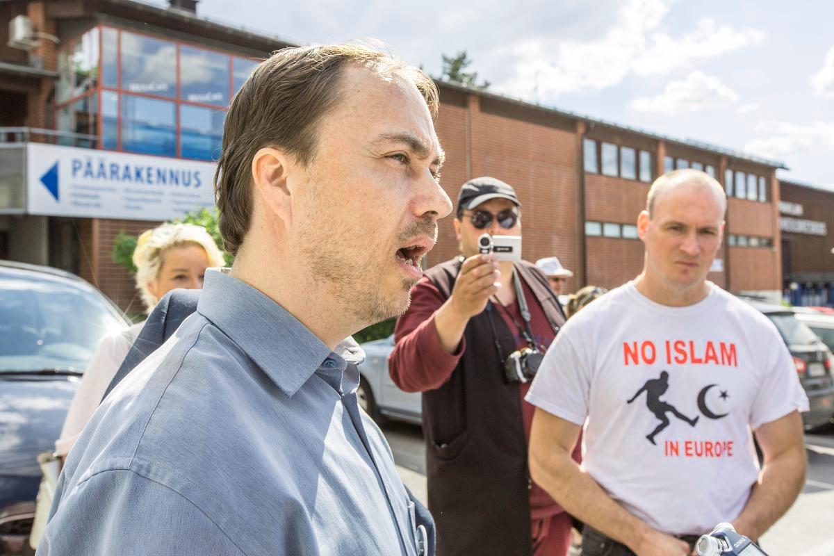 Marco de Wit on yksi mielenosoituksen järjestäjistä ja Rajat kiinni -liikkeen aktivisti.