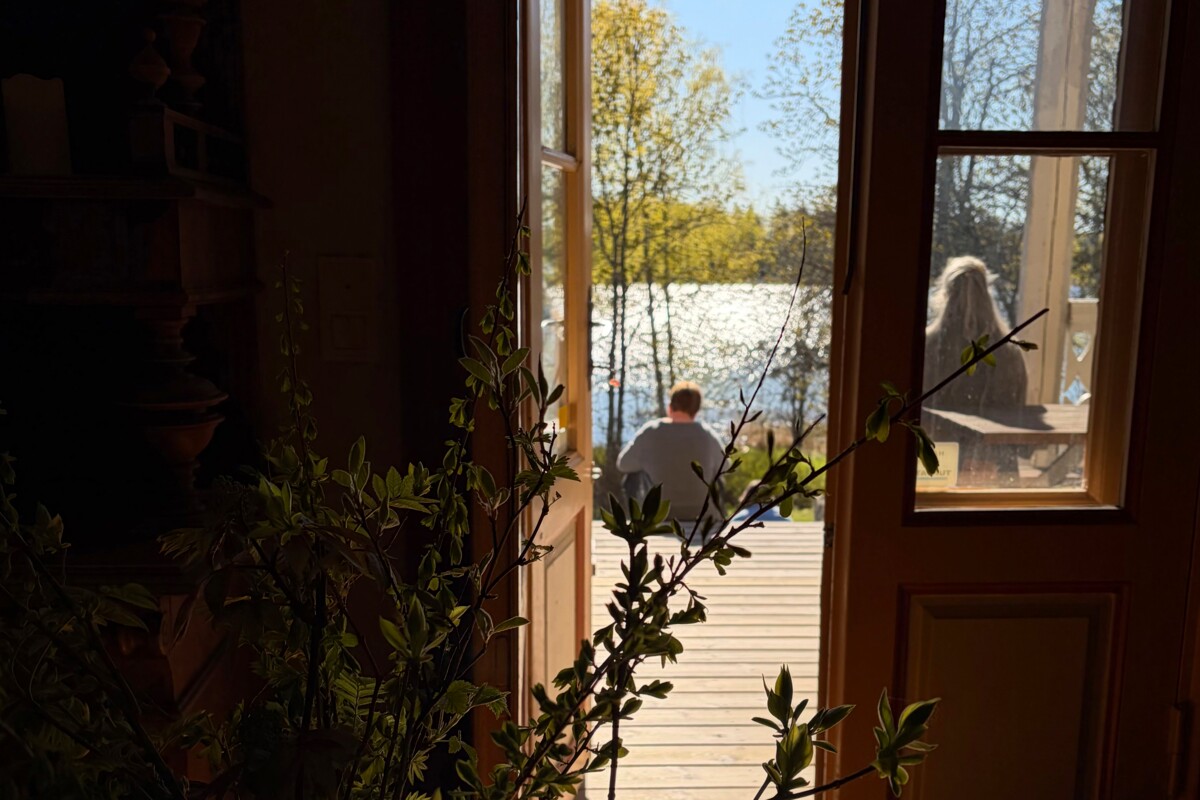 Tämän vuoden toukokuussa Poitsilan retriittikartanossa järjestettiin Viiisauskoulu, jonka ohjelmaan kuului muun muassa sydänrukousta, luentoja ja talkootyötä. Kuva: Kaisa Halonen