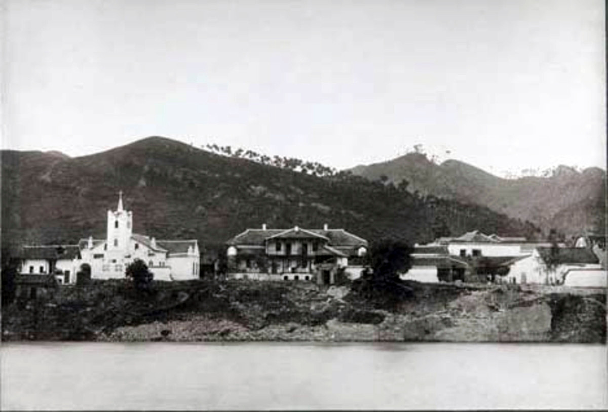 Dayongin lähetysasema 1900-luvun alussa. Kuvassa näkyy kirkko, lähetystyöntekijöiden asunto, koulu sekä kiinalaisten työntekijöiden rakennuksia.