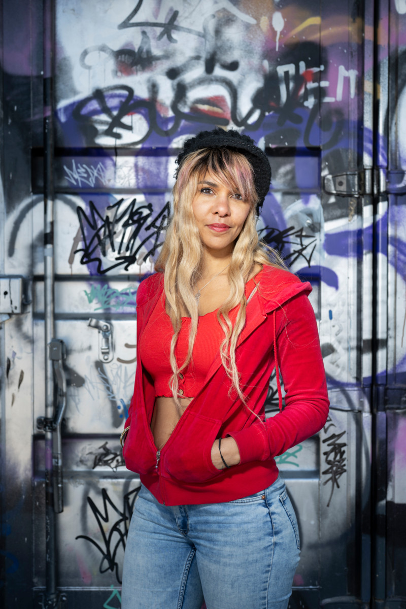 Sarah Onditi on espoolainen neljän oman ja yhden bonuslapsen äiti, kätilö ja laulaja, joka myös tekee omia biisejä.