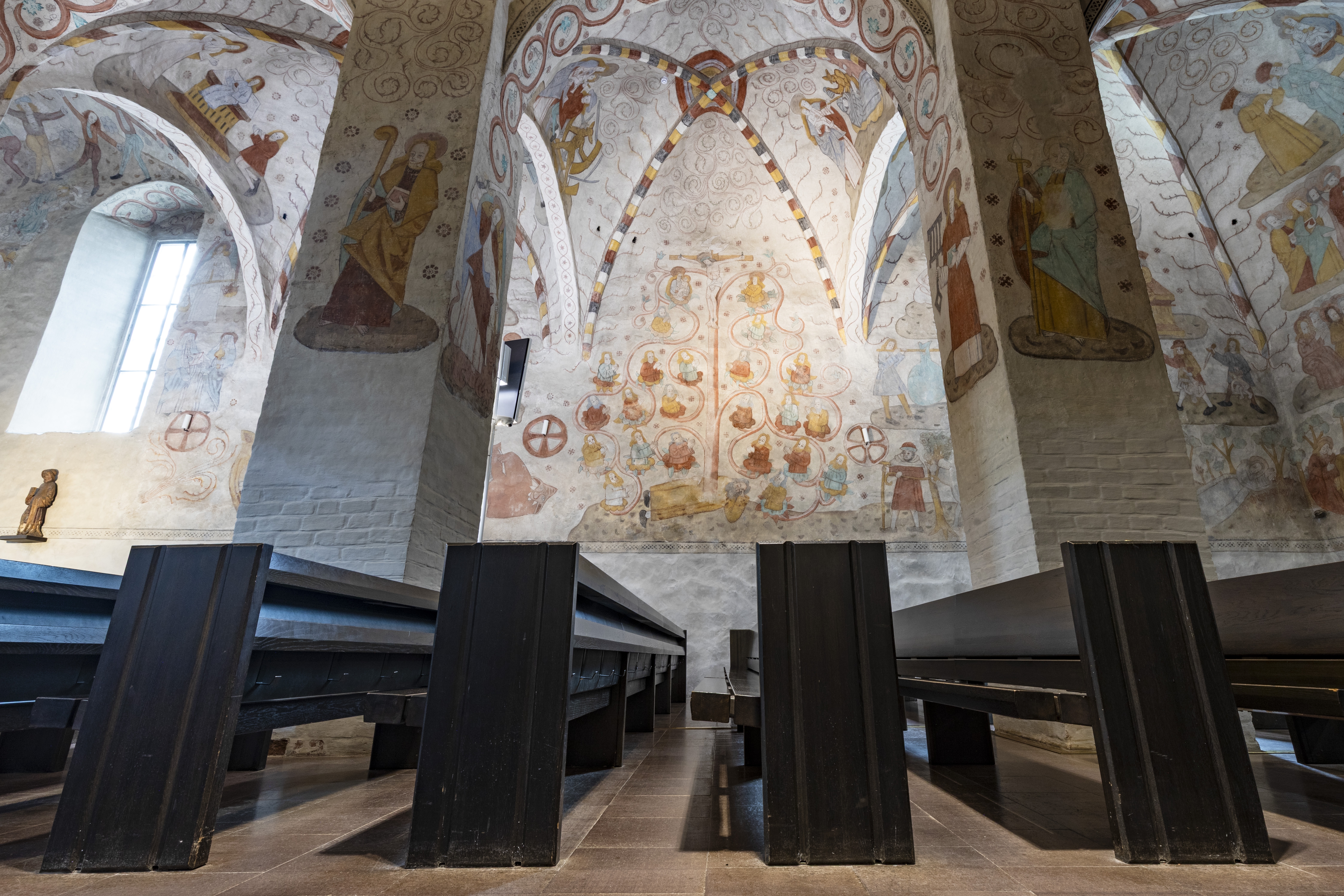 Tapa kuvata suku puun muodossa juontaa juurensa Raamatun Vanhan testamentin Jesajan kirjan profetiaan.