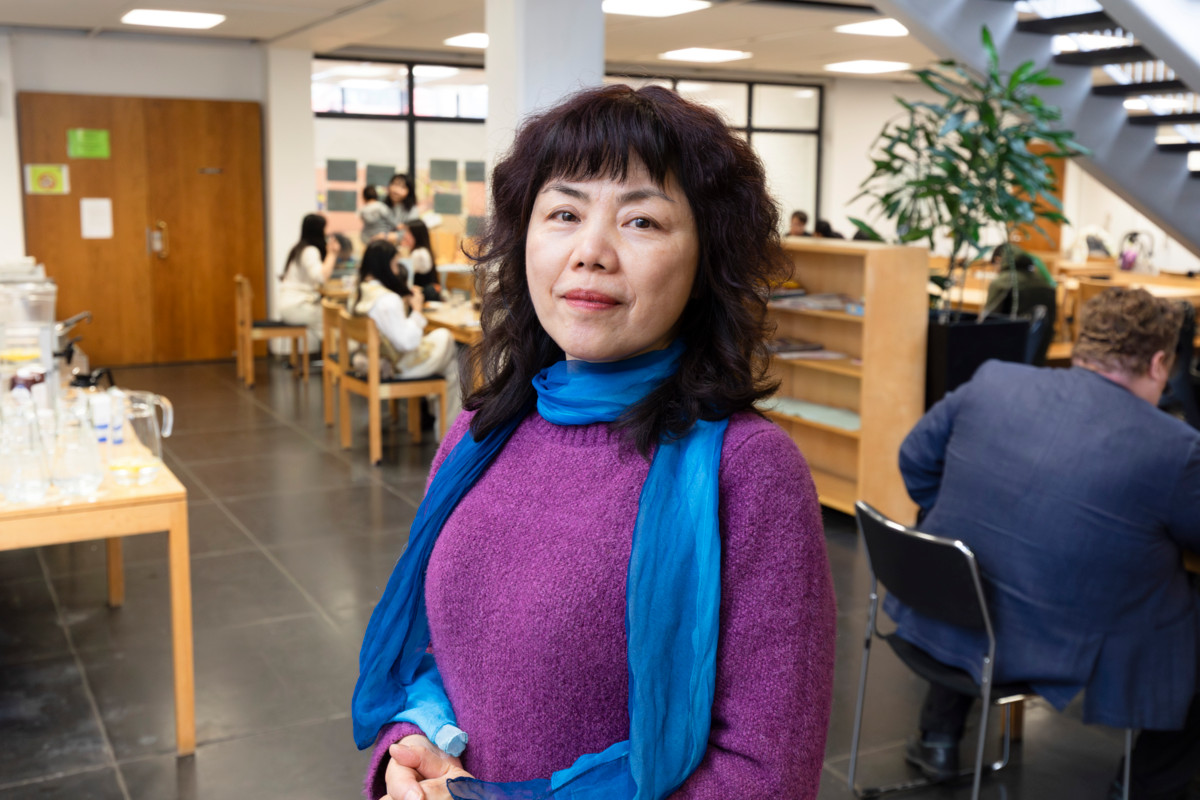 Ruth Jie Zhang on seurakunnan toinen työntekijä. Hän vetää muun muassa 760-raamatunlukuryhmää, jossa ihmiset sitoutuvat lukemaan koko Raamatun läpi kahdessa vuodessa.