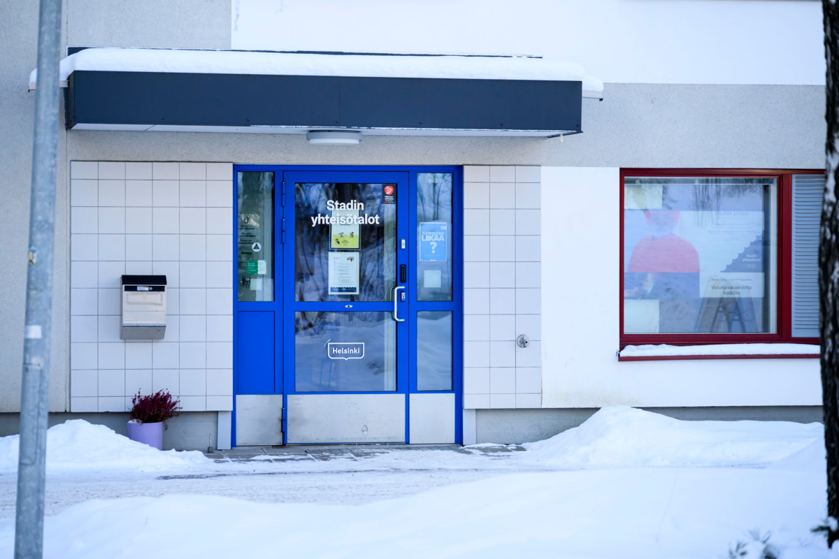 Stadin safkan auto käy kerran viikossa tuomassa tänne Pihlajamäen yhteisötalolle hävikkielintarvikkeita, joista tehdään välipaloja. Lounaslinjastoilta jäävää ruokaa viedään muun muassa Tsänssiin Hämeentiellä ja Itiksen Symppikseen.