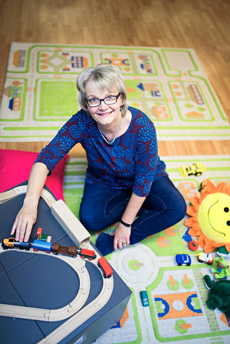 Päivi Romula toimii Tikkurilan seurakunnan lapsityönohjaajana.