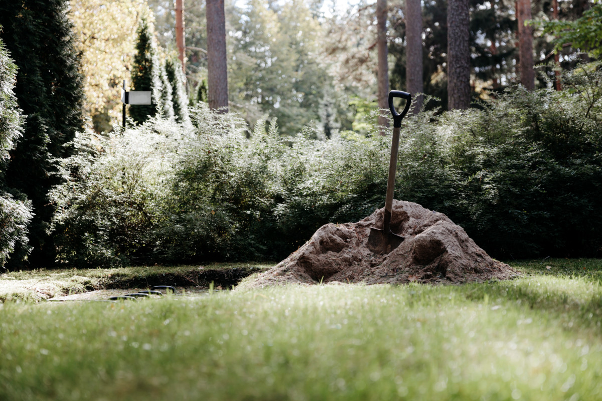 Hautauspalvelumaksut koostuvat hautausjärjestelyihin liittyvästä asiakaspalvelusta, haudan avaamisesta, peittämisestä ja kunnostuksesta ja vahtimestaripalvelusta.