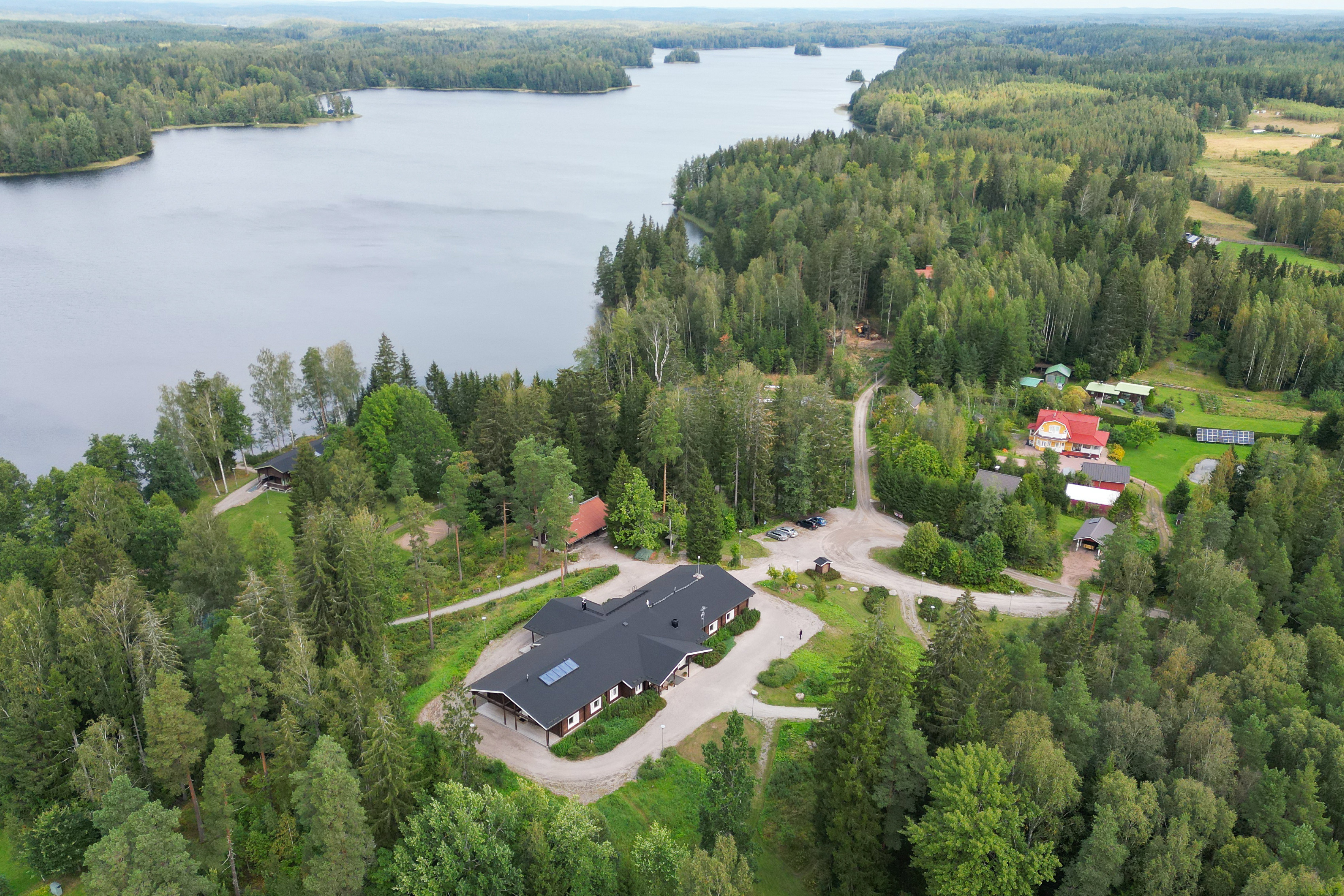 Lohjalla sijaitsevassa Lohirannan leirikeskuksessa havaittiin luteita rippileirin aikana. Torjuntatoimet aloitettiin heti ja leirikeskus pidetään suljettuna muutaman viikon ajan.