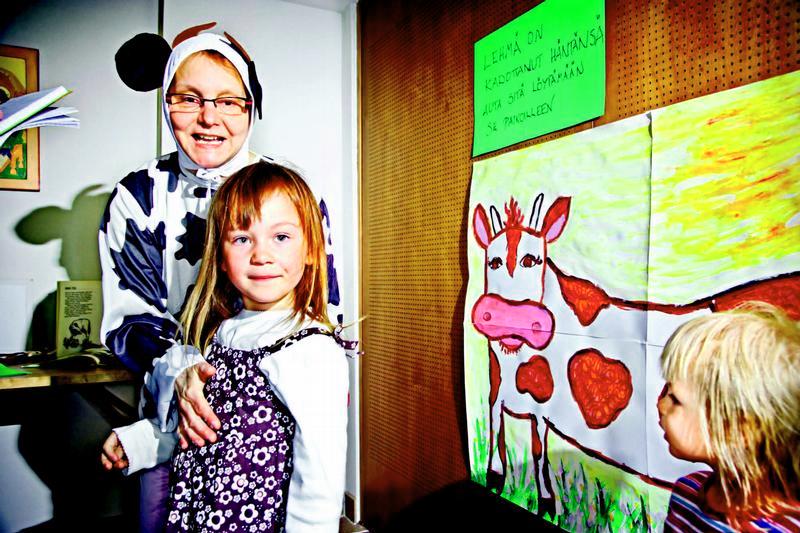 Kerttu Felin sai lehmän hännän osumaan paikalleen.