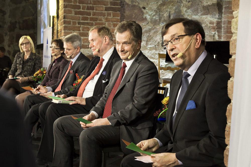 Kirkon arvoillassa presindenttiehdokkaat kertoivat arvoistaan. Kuva: Jukka Granström