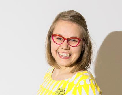Temppeliaukion lastenkuoroa vetävän Miina Meurmanin mukaan ohjelmassa on laulamisen lisäksi myös laululeikkejä ja rytmiharjoituksia. Kuva: Esko Jämsä