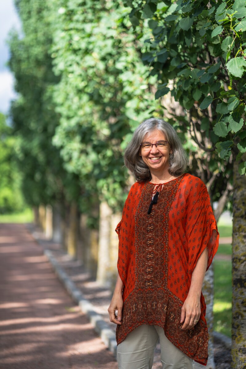 Hanna Lounela kiinnostui kymmenisen vuotta sitten Santiago de Compostelaan johtavasta pyhiinvaellusreitistä Espanjassa. Matkan pituus ja reitin perinteikkyys vetosivat, samoin traditio ja jatkuvuus. Pyhiinvaellus onnistuu onneksi myös Vantaalla.