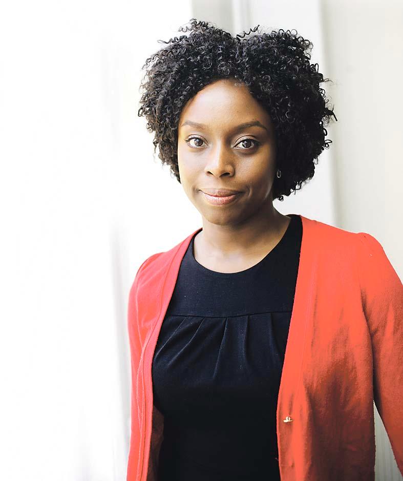 Nigerialainen Chimamanda Ngozi Adichie on palkittu kirjailija.
