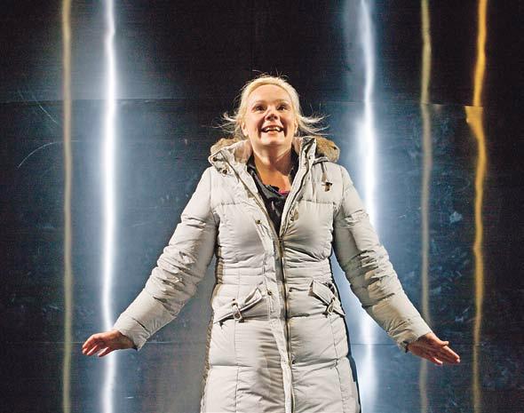 Sari Puumalainen on löytänyt roolihahmostaan Irmasta paljon tuttua.