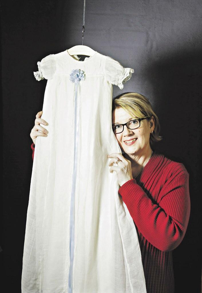 Liisa Walle-Uppalan hallussa oleva Krookin suvun kastemekko on kulkenut pitkän matkan Viipurista pääkaupunkiseudulle.