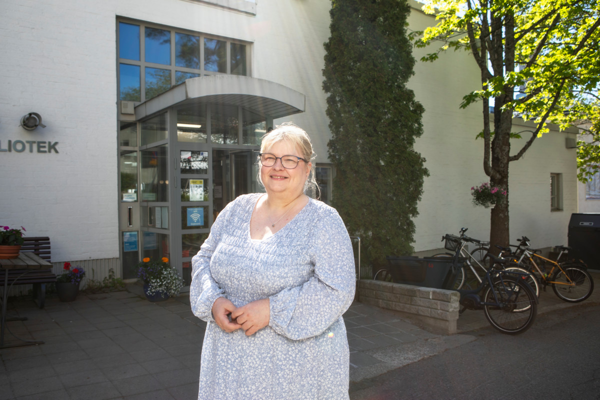 Rita Kärjen mielestä nuorille suunnattua matalan kynnyksen keskusteluapua tarvitaan paljon nykyistä tarjontaa enemmän. Munkkiniemen kirjastossa on viime marraskuusta saakka pidetty kahden viikon välein walk in -vastaanottoa, joissa nuoret ovat käsitelleet sydänsuruja, koulustressiä, kiusaamista, rahahuolia ja vaikeuksia erilaisissa ihmissuhteissa. 