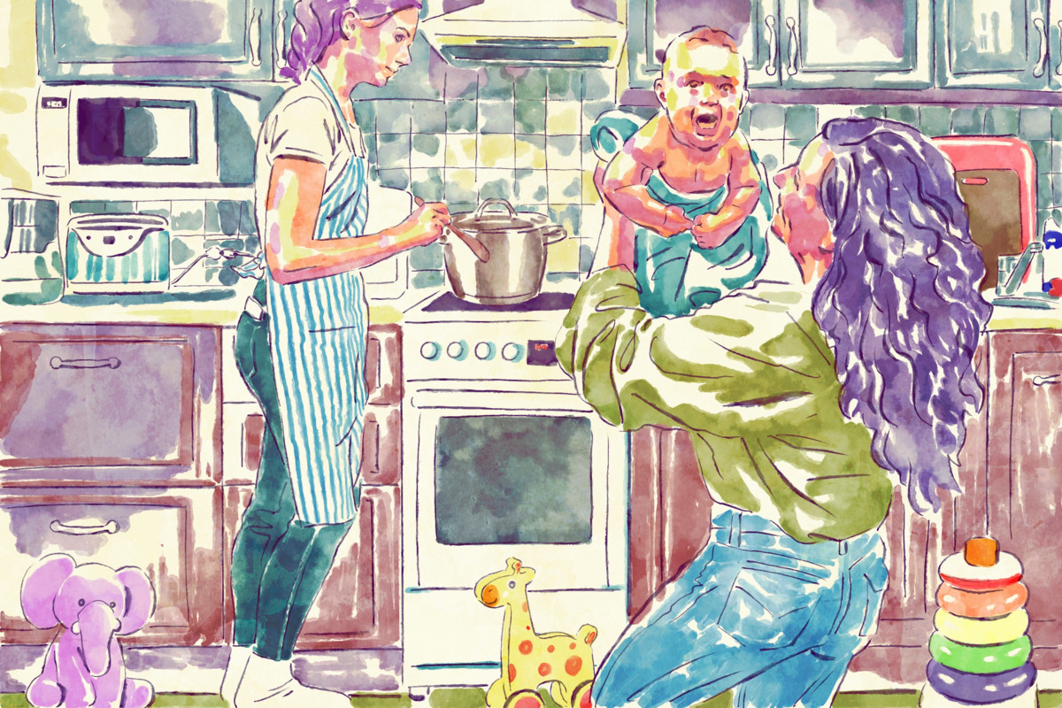 Lastenhoidon ohessa Pikkuhelpissä perheitä auttava Tanja Routama keskustelee usein kotona olevan vanhemman kanssa perheen tilanteesta. Kuva Pauli Salmi.