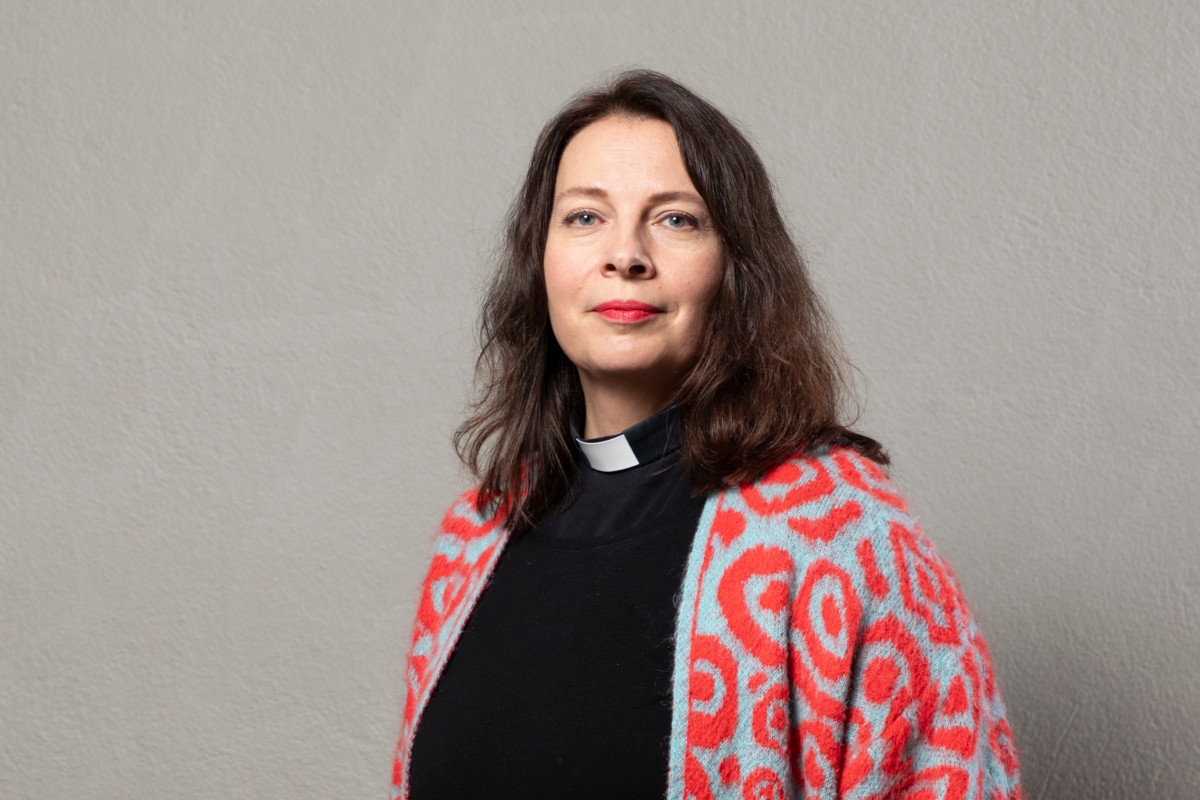 Päivi Vähäkangas on toiminut Munkkiniemen seurakunnan kirkkoherrana vuodesta 2021 ja siirtyy Helsingin tuomiokirkkoseurakunnan kirkkoherraksi ensi keväänä, kun Marja Heltelä jää eläkkeelle.