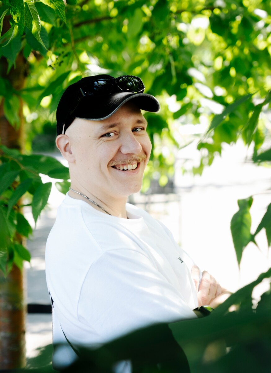 Jätkäsaaressa asuva Aleksi Rantamaa kertoo poimivansa toisinaan maasta muiden heittämiä roskia. Omasta elinympäristöstä huolehtiminen on hänelle tärkeää.